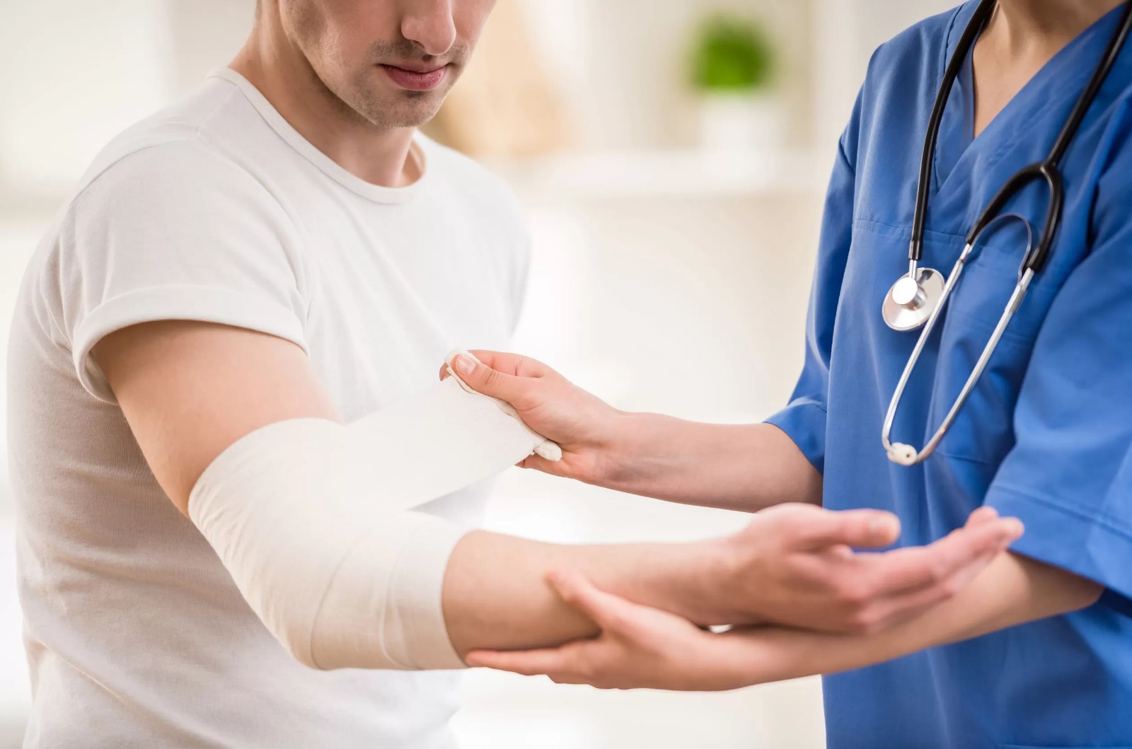 How a Miami Personal Injury Lawyer Helps With Settlement Negotiations