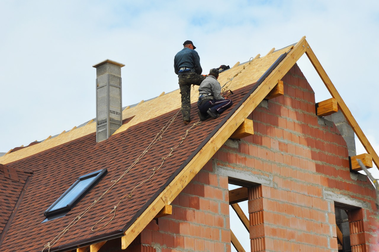 The Benefits of Working with a Local Roofing Contractor