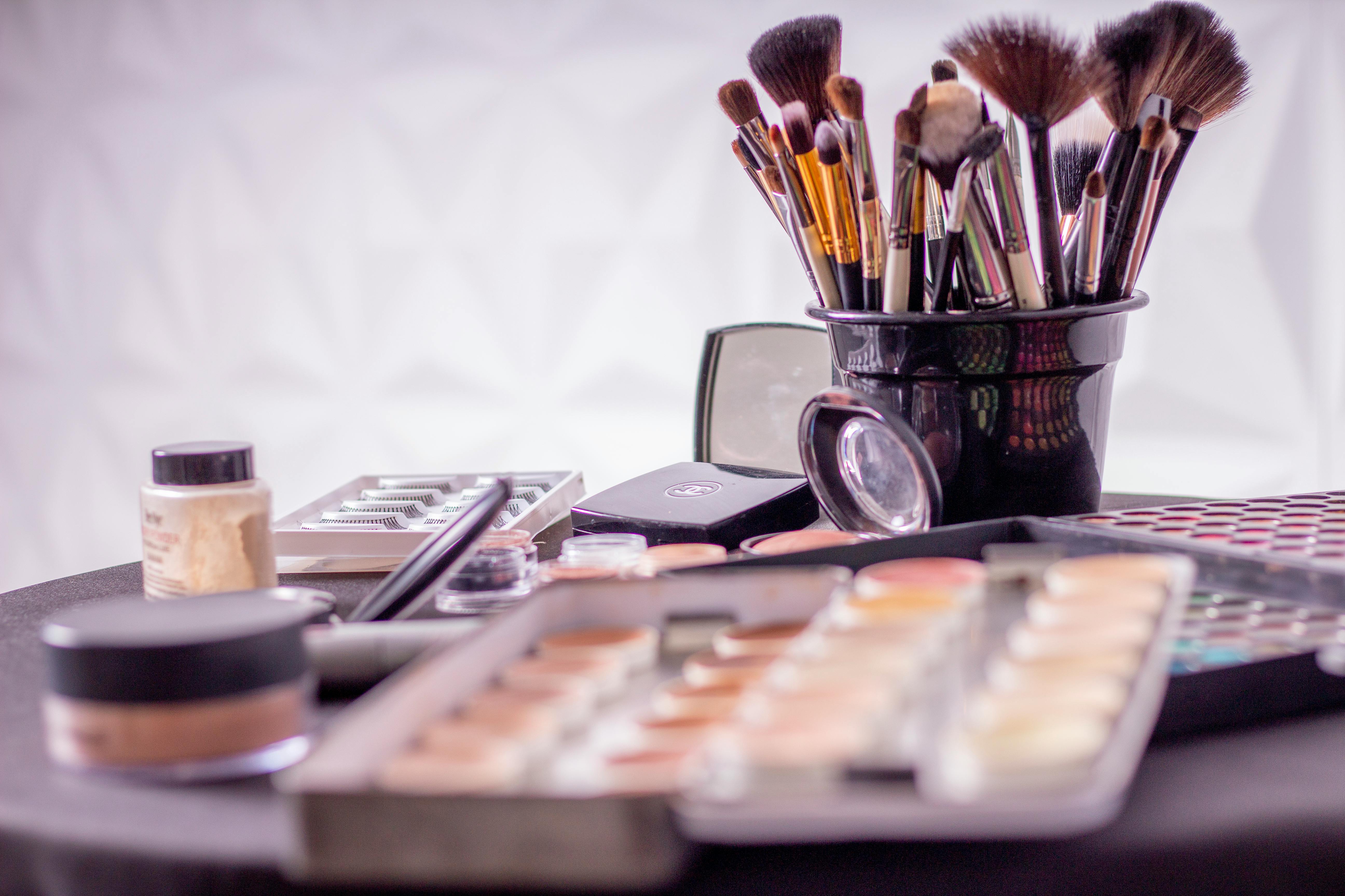 Hourglass Make Up Tips for Beginners and Professionals