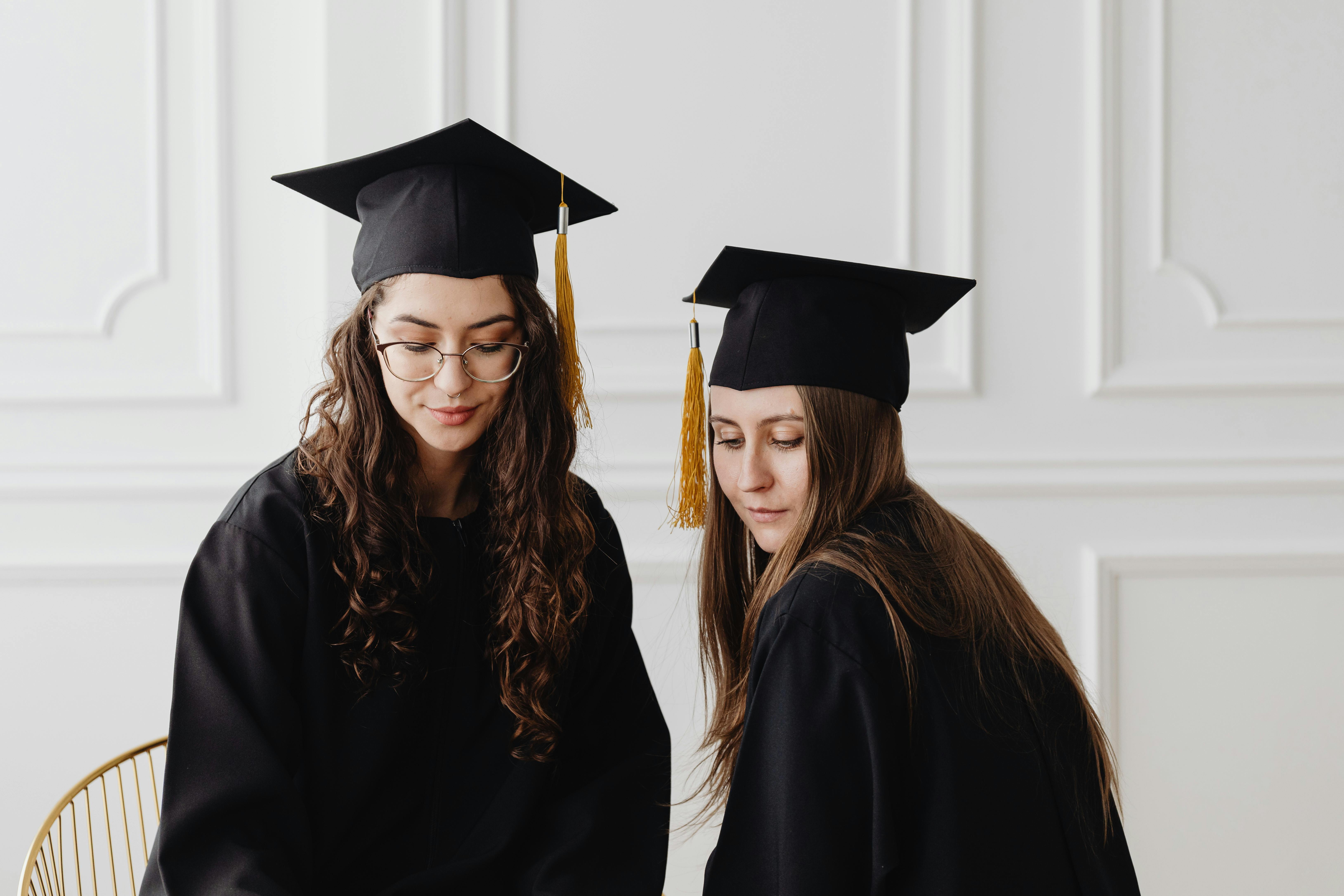 Best Fake Diplomas: How to Choose the Right Replica for Your Needs