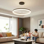 Lustra living elegantă cu iluminare LED în living modern, atmosferă primitoare.